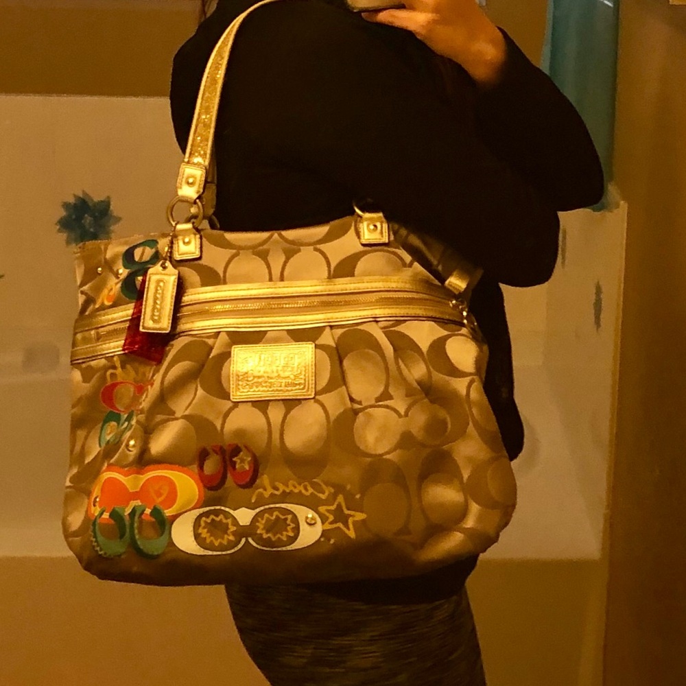 ❌SOLD❌Coach Poppy C Appliqué Tote Purse